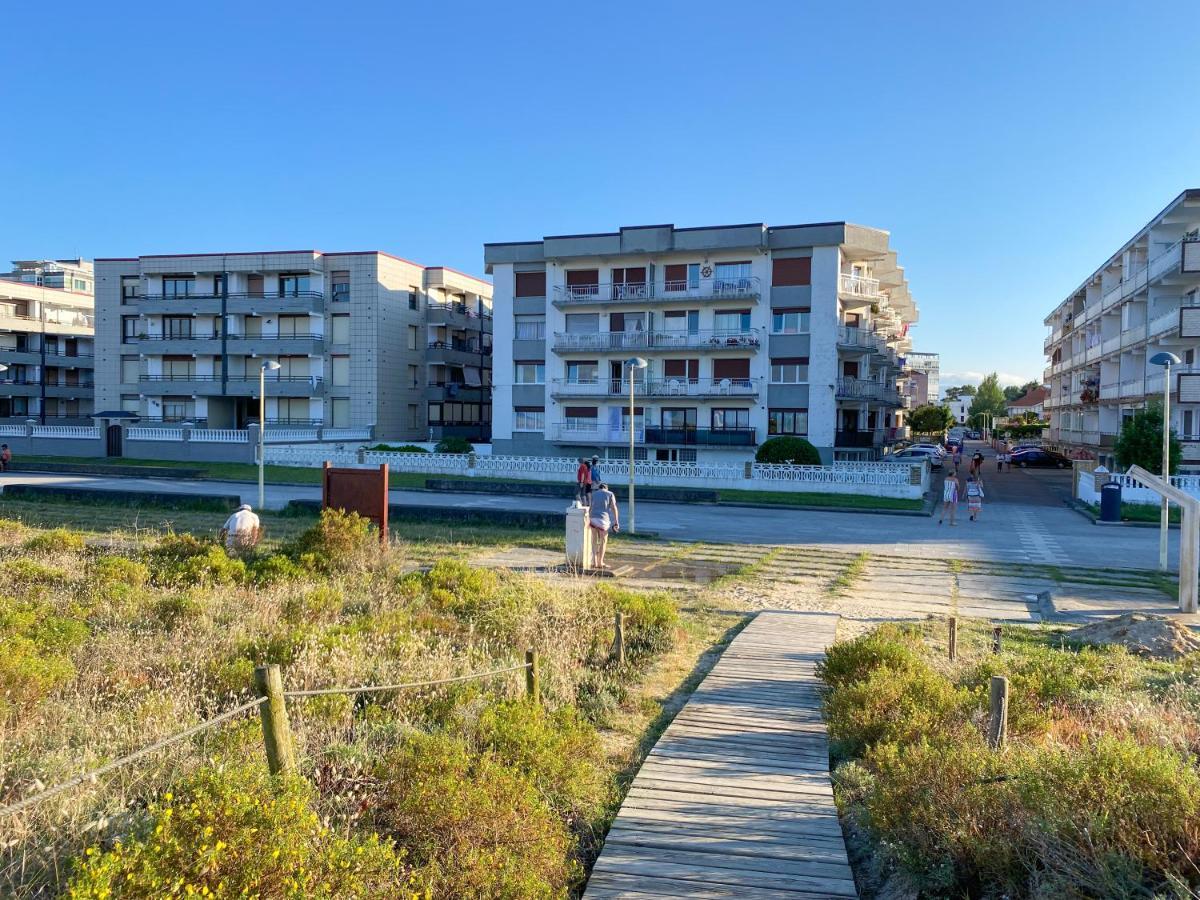 Piso Primera Linea De Playa Laredo Exterior photo