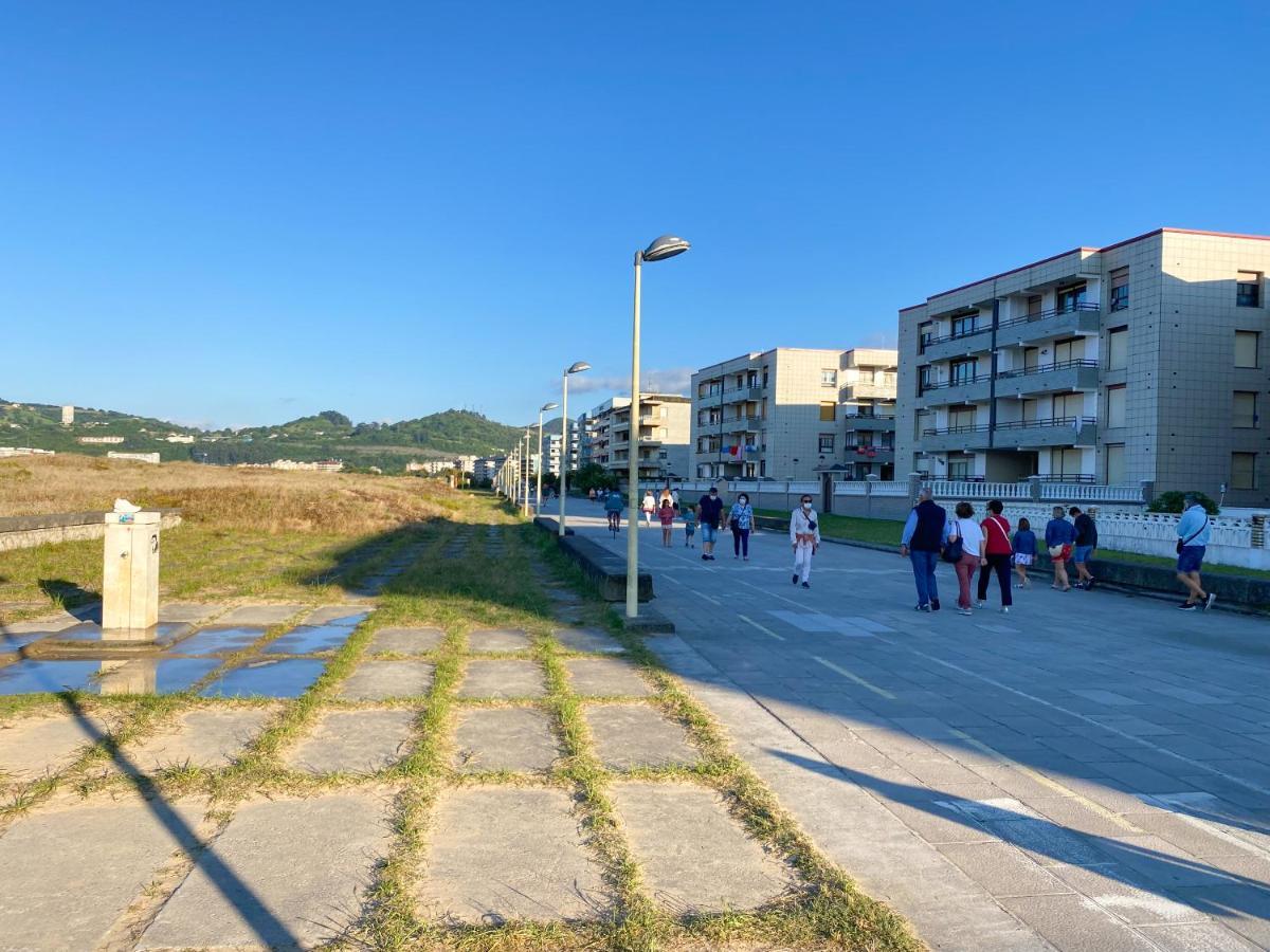 Piso Primera Linea De Playa Laredo Exterior photo