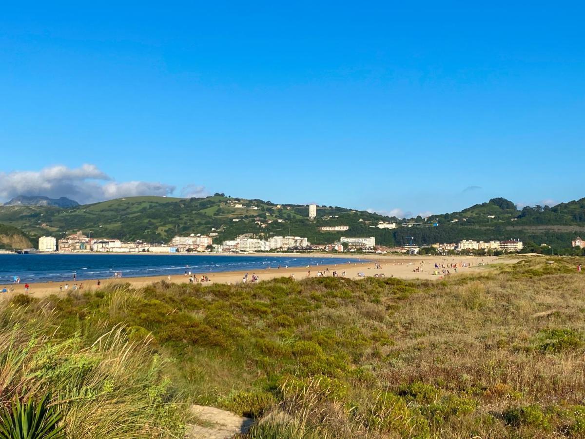Piso Primera Linea De Playa Laredo Exterior photo
